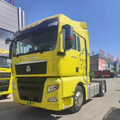 4X2 6X4 수동 또는 자동 변속기와 함께 사용 된 Sinotruk Sitract 트랙터 트럭