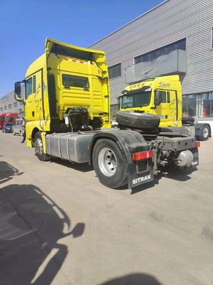 4X2 6X4 수동 또는 자동 변속기와 함께 사용 된 Sinotruk Sitract 트랙터 트럭