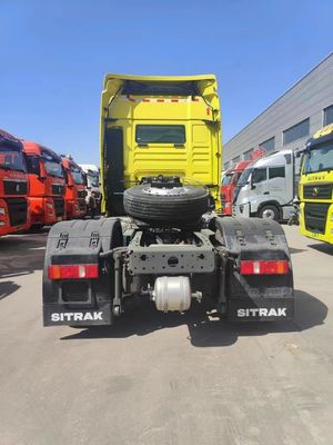 4X2 6X4 수동 또는 자동 변속기와 함께 사용 된 Sinotruk Sitract 트랙터 트럭